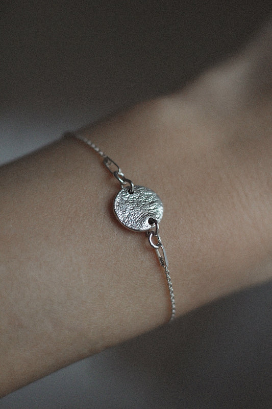 Feines Armband mit personalisiertem Abdruck